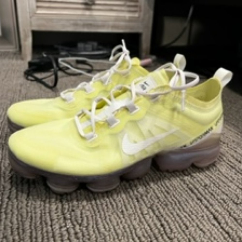 Neon green Nike vapor maxes, womens size 8